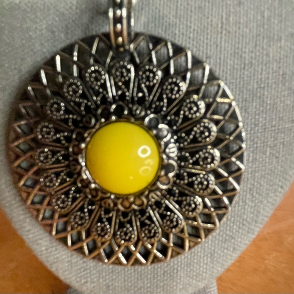 Necklace - Picture 2 of 3